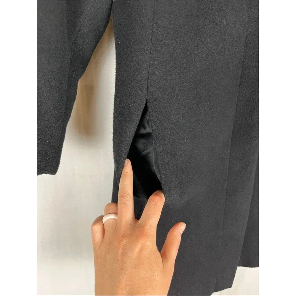 Rothschild black button